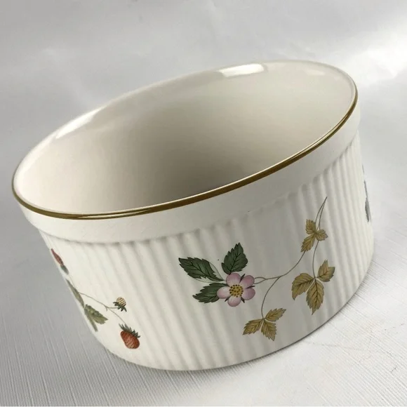 Wedgwood Made in England Vintage EUC Gold Rimmed Wild Strawberry Soufflé Dish - Picture 3 of 6
